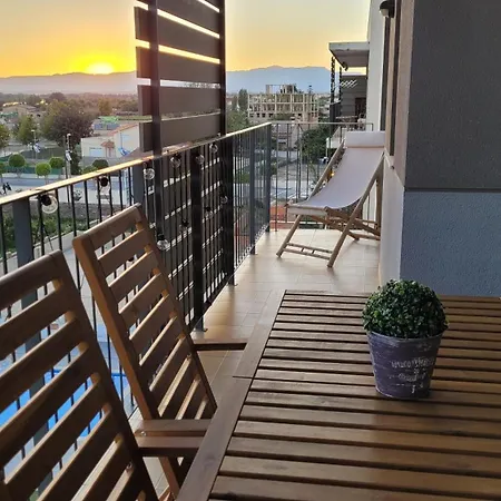 Panoramic Sunset Delta Apartment